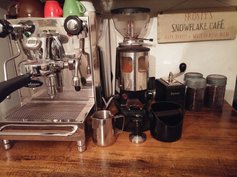 Image of a coffee machine and grinder